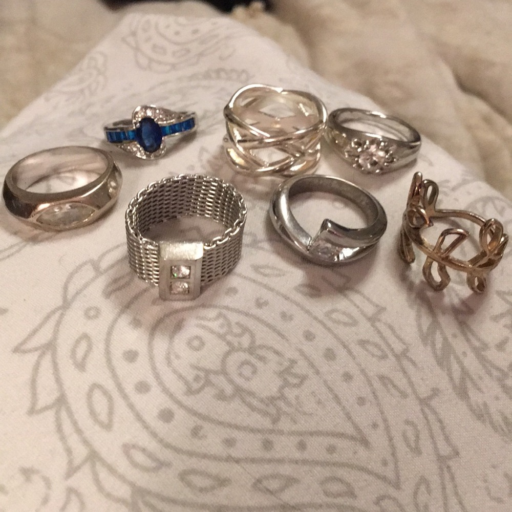 Various fashion rings all size 6 or 7.